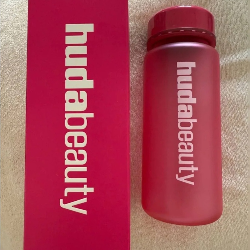 HUDA BEAUTY Vibrant Pink Bottle 550ml
